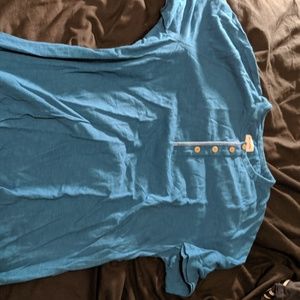 Blue t-shirt with buttons